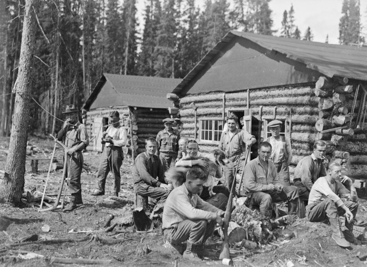 I skogsarbetarlägret nära Port Arthur i Ontario, Kanada, 1927. Foto: Sakari Pälsi / Museiverkets Bildsamlingar