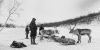 Rajd som nästan är klart för avfärd i Itäkivi i Pulmankijärvi i Utsjoki 1955 (beskuren bild), Niilo Valonen / Museiverkets Bildsamlingar. Objektinumero: SUK516:89