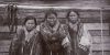 Tre chantiskor klädda i hjortpälsar i Sibirien 1899–1900 (beskuren bild), U. T. Sirelius / Museiverkets Bildsamlingar. Objektinumero: SUK36:54